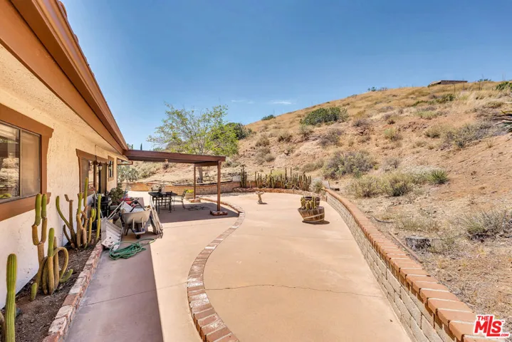 9235 Escondido Canyon Road, Agua Dulce, California 91390