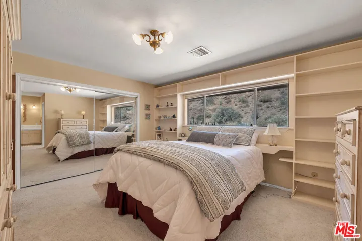 9235 Escondido Canyon Road, Agua Dulce, California 91390