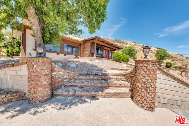 9235 Escondido Canyon Road, Agua Dulce, California 91390