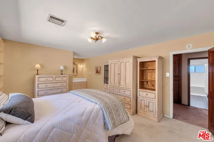 9235 Escondido Canyon Road, Agua Dulce, California 91390