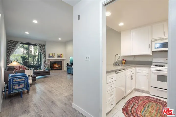 8675 Falmouth Avenue 203, Playa Del Rey, California 90293