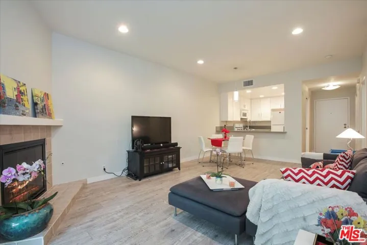 8675 Falmouth Avenue 203, Playa Del Rey, California 90293