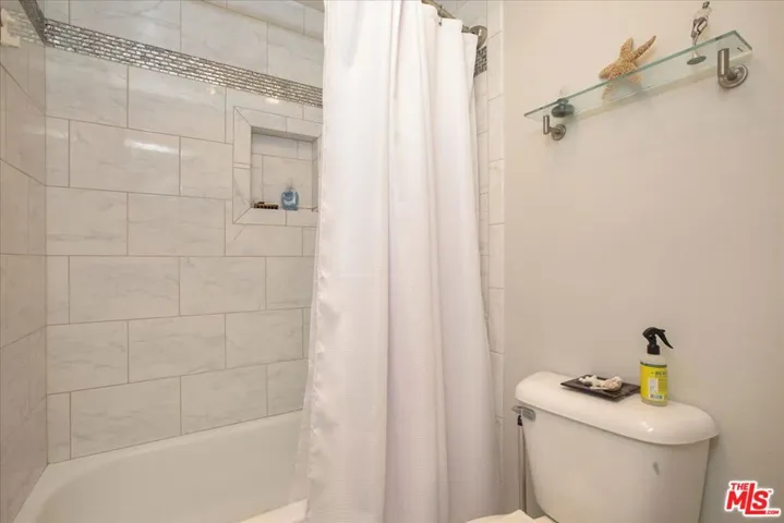 8675 Falmouth Avenue 203, Playa Del Rey, California 90293