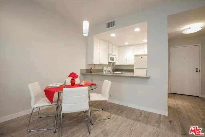 8675 Falmouth Avenue 203, Playa Del Rey, California 90293