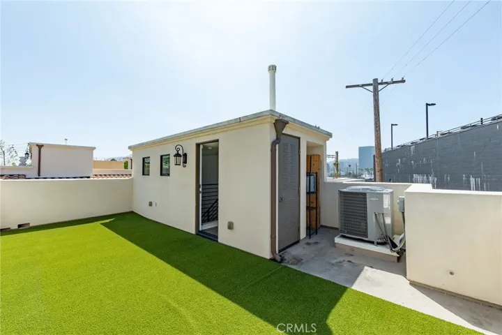 10736 Bloomfield Street, Toluca Lake, California 91602