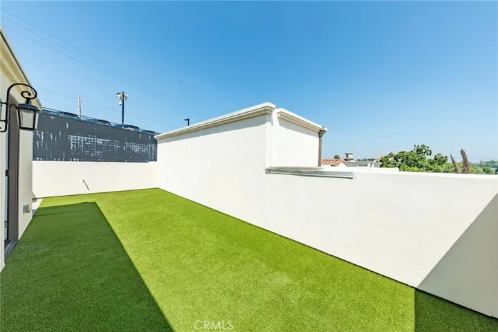 10736 Bloomfield Street, Toluca Lake, California 91602