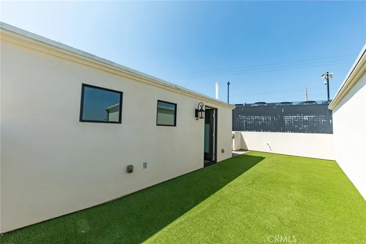 10736 Bloomfield Street, Toluca Lake, California 91602
