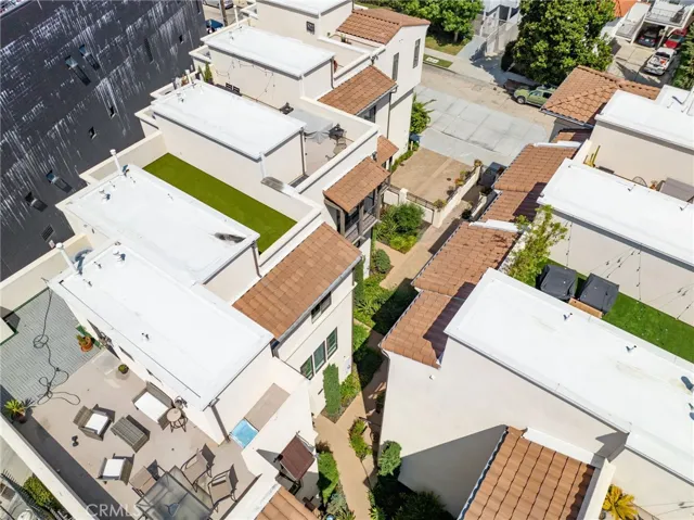10736 Bloomfield Street, Toluca Lake, California 91602