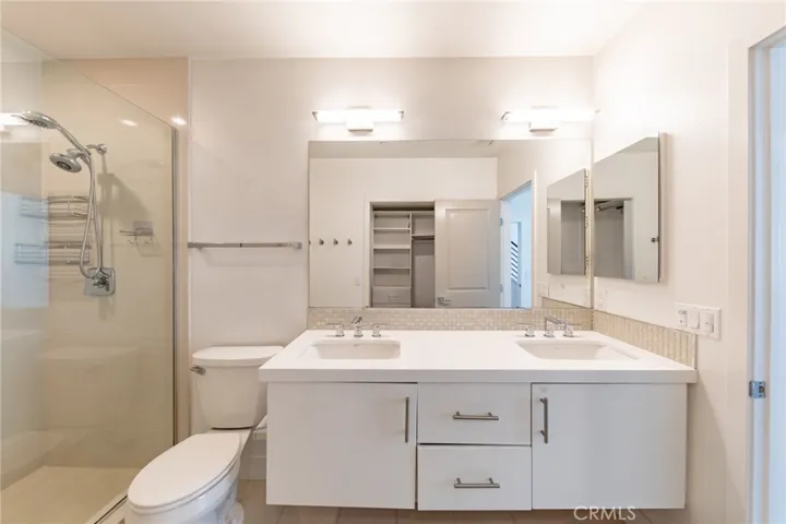10736 Bloomfield Street, Toluca Lake, California 91602