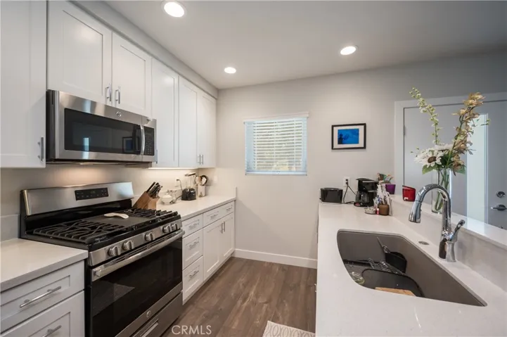 CONTEMPORARY SHAKER STYLE CABINETS