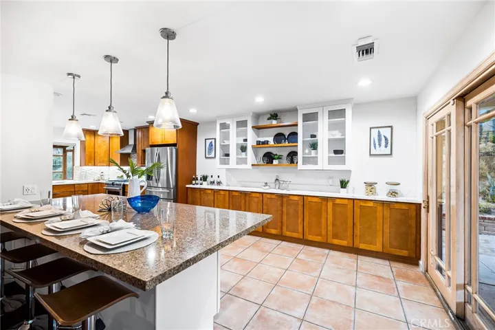 3940 Declaration Avenue, Calabasas, California 91302
