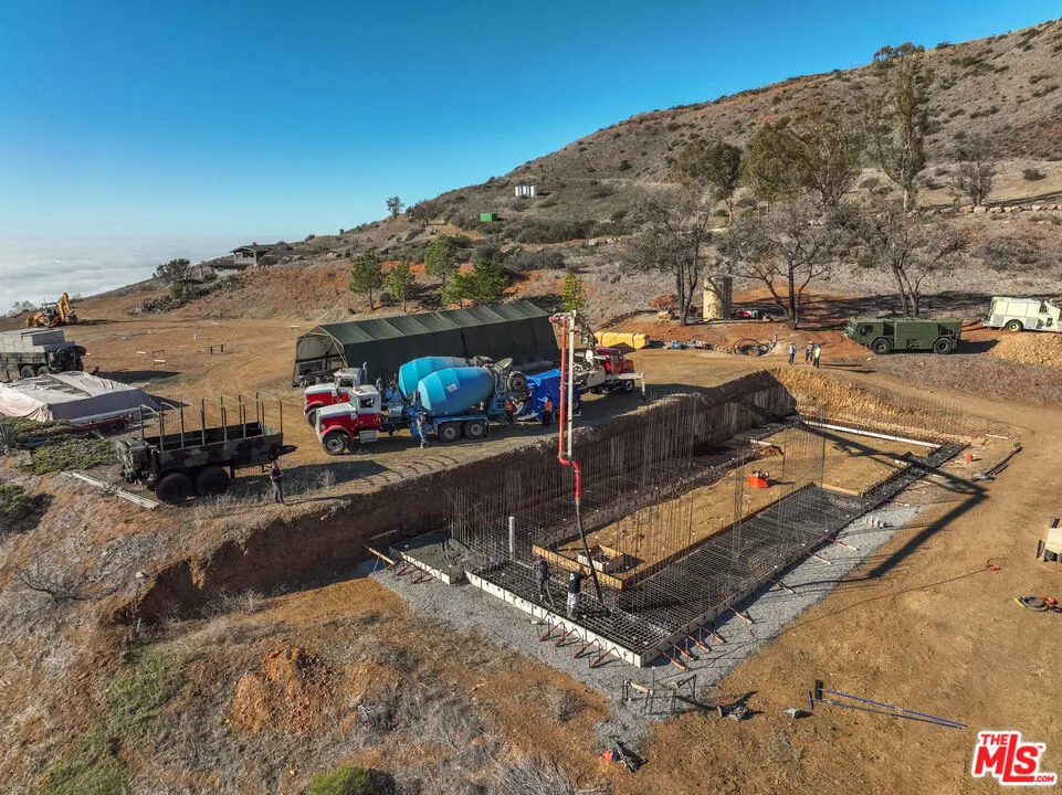 9950 Cotharin Road, Malibu, California 90265 home-pic-8