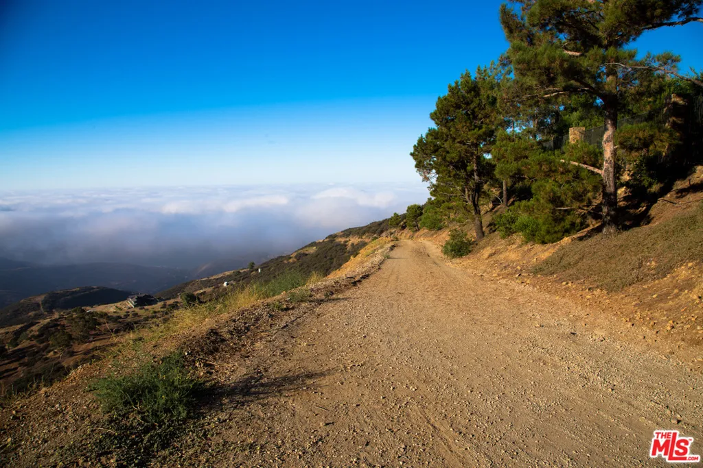 9950 Cotharin Road, Malibu, California 90265 home-pic-12