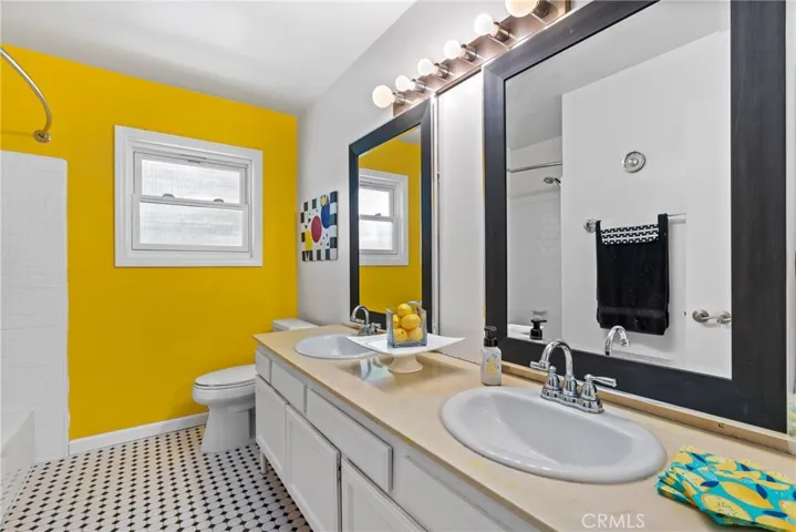 Upstairs full bathroom. Anyone a Steelers fan?
