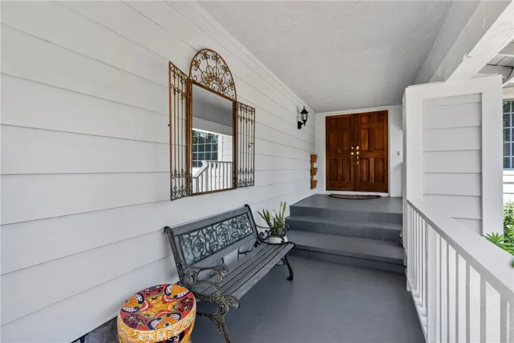 adorable front entry to home