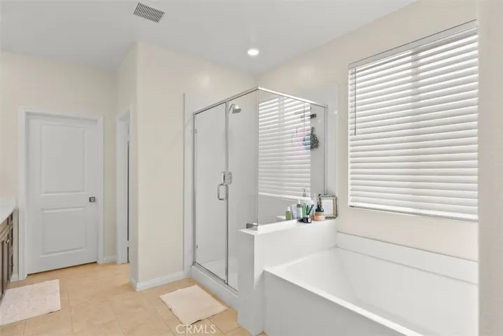 MASTER BATHROOM UPSTAIRS