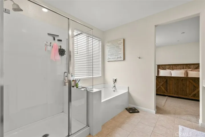 MASTER BATHROOM UPSTAIRS