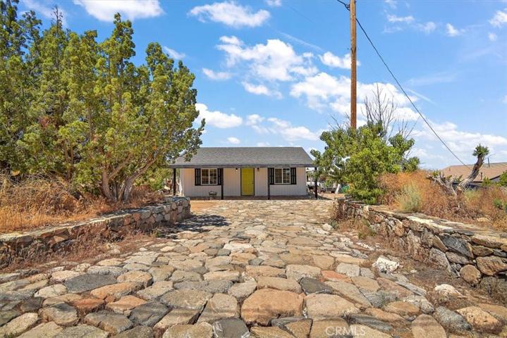 10011 Desert View Rd, Pinon Hills, California 92372