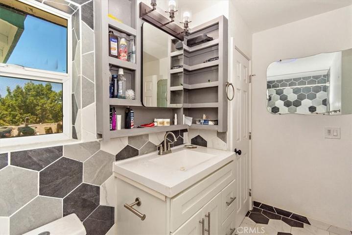 10011 Desert View Rd, Pinon Hills, California 92372