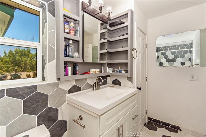10011 Desert View Rd, Pinon Hills, California 92372