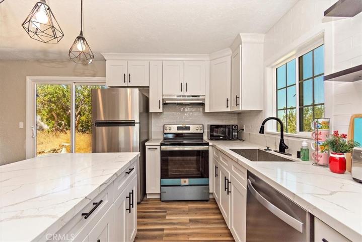 10011 Desert View Rd, Pinon Hills, California 92372