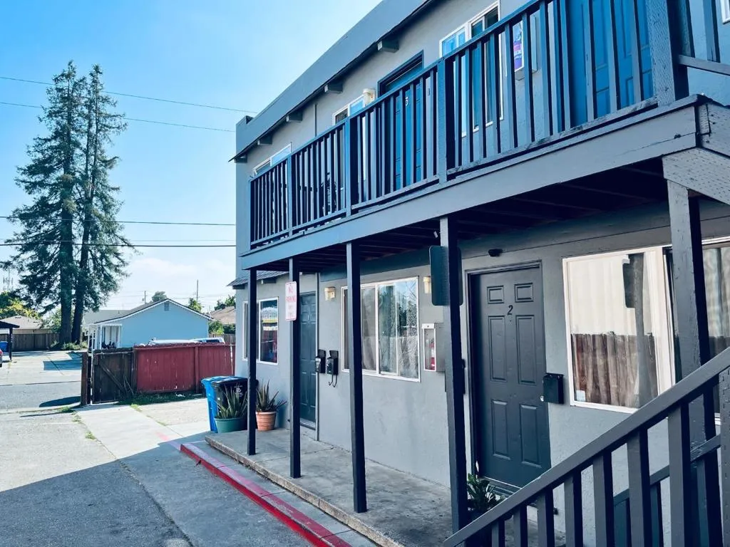 2804 Curtis Avenue, Redwood City, California 94063 home-pic-2