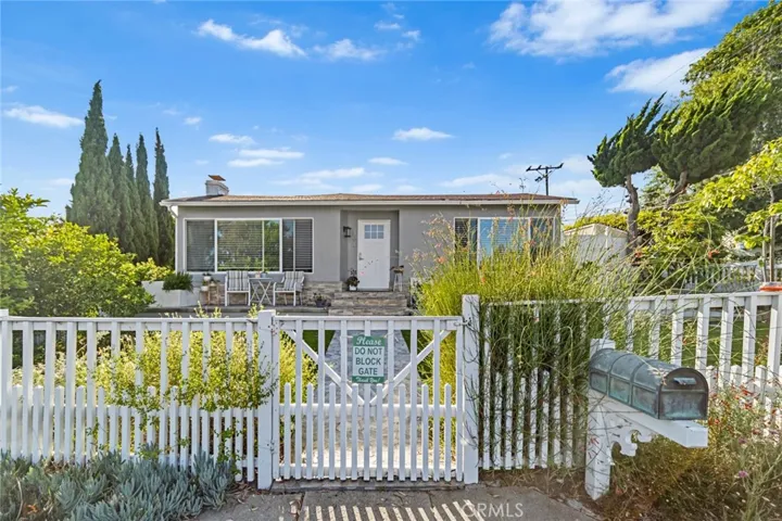 394 Aster Street, Laguna Beach, California 92651