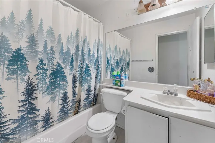 8011 Kenton Court, Highland, California 92346