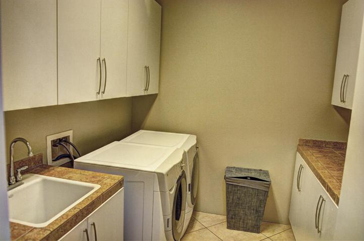 Large Laundry Room w/Sink & Storage
