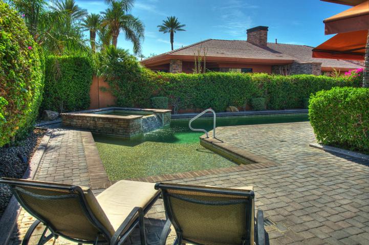 L-Shaped Pool with 2 Tanning Ledges