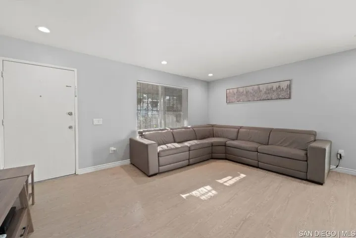8122 Paradise Valley Ct, Spring Valley, California 91977