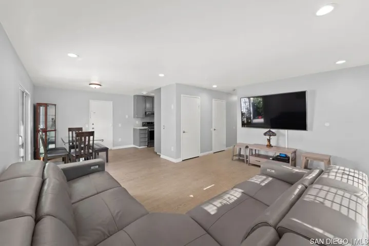 8122 Paradise Valley Ct, Spring Valley, California 91977