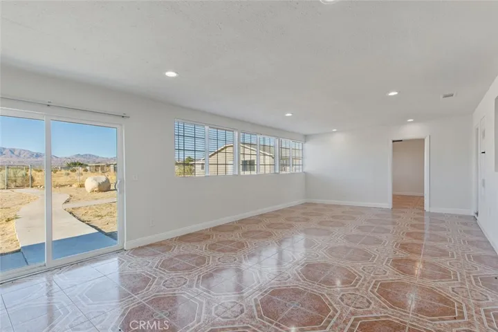 11046 E Avenue R12, Littlerock, California 93543