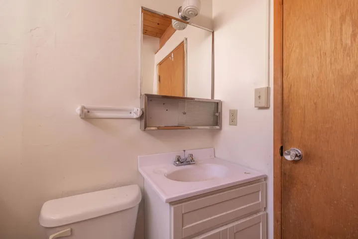 1stbathroom-2