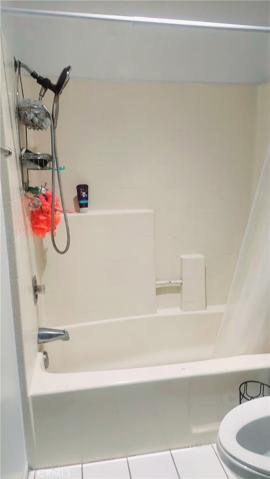 Hallway bathtub/shower