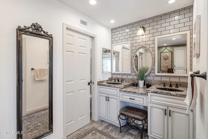 primary bathroom 5W6A4594