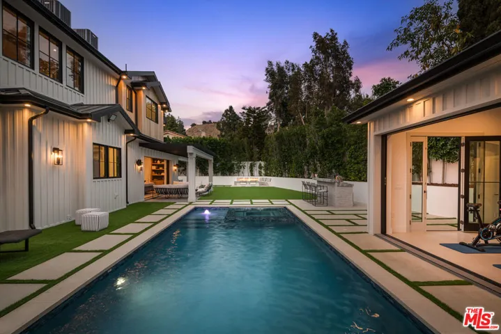 Los Angeles, California 90068