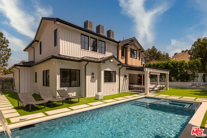 Los Angeles, California 90068