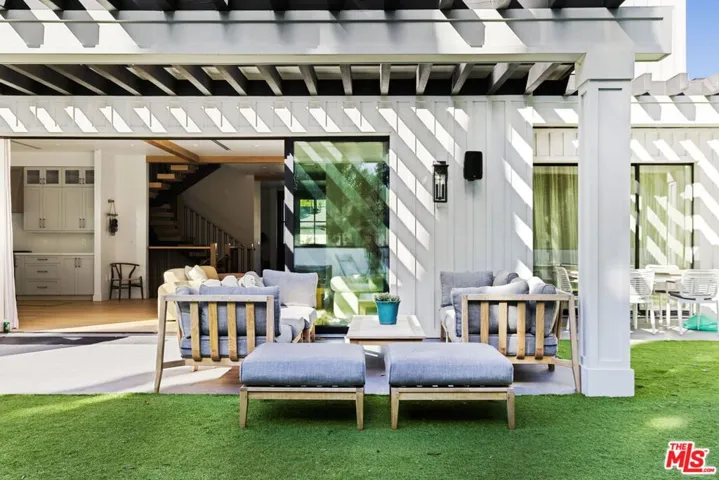 Los Angeles, California 90068