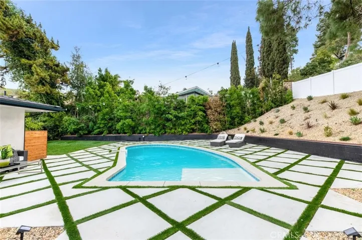 2950 Dona Emilia Drive, Studio City, California 91604