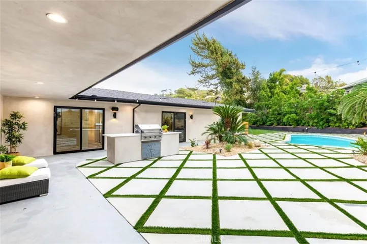 2950 Dona Emilia Drive, Studio City, California 91604