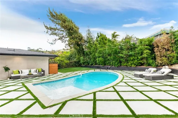 2950 Dona Emilia Drive, Studio City, California 91604