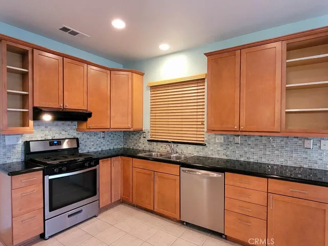 6146 Medinah Street, Fontana, California 92336