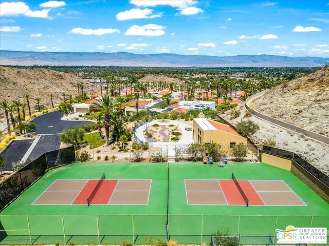 Community pickleball courts