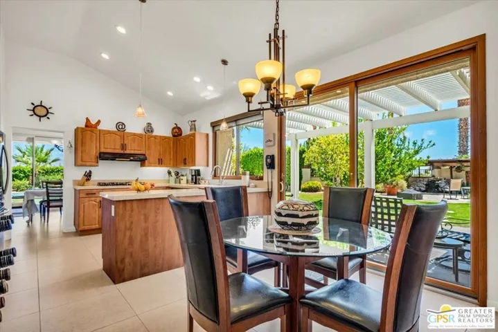 Breakfast Room to kitchen
