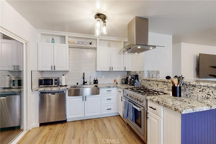 New appliances and large stainless farmhouse sink