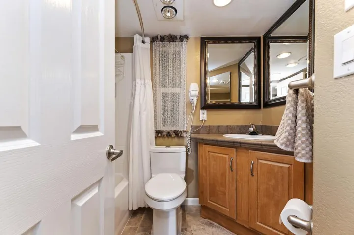 019_Bathroom