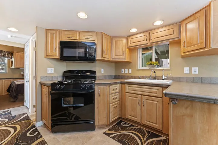 011_Kitchen