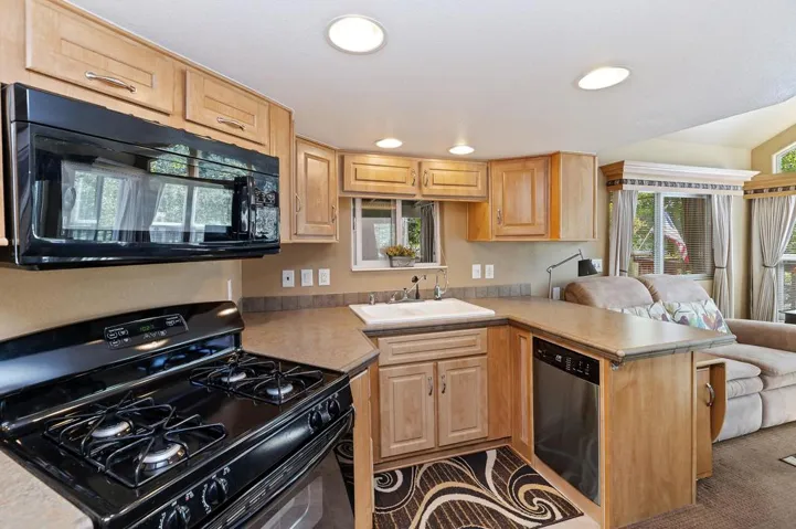 009_Kitchen