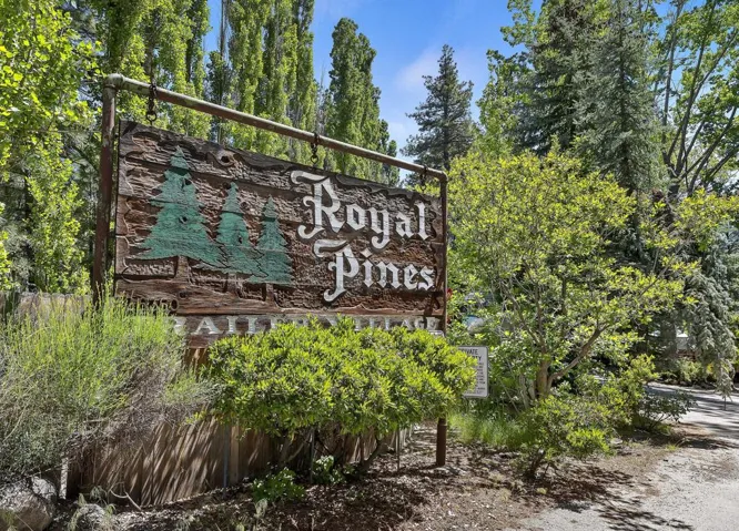 032_Royal Pines